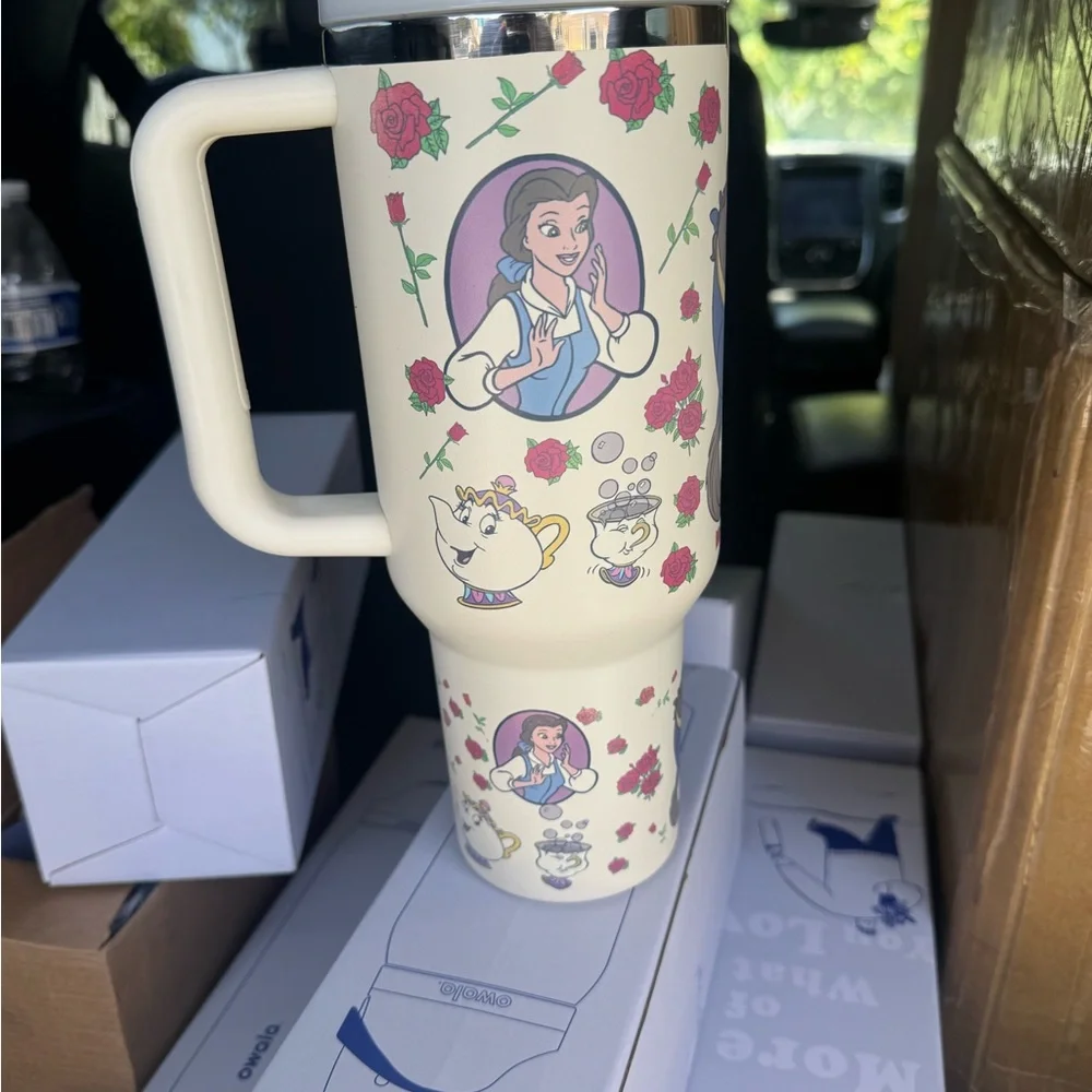 Stanley Cream Travel Mug with Pink Rose Floral and Character Art - Picture 3 of 3